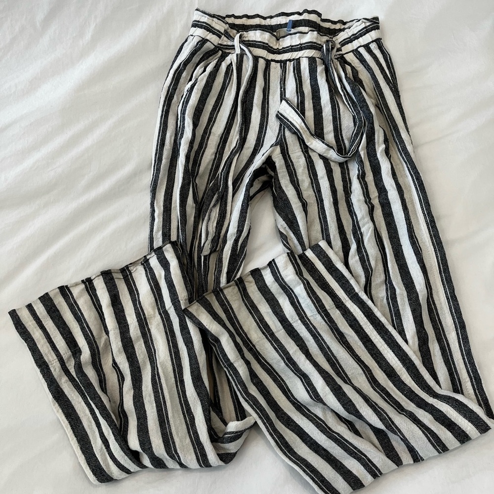 Pin striped flowy pants